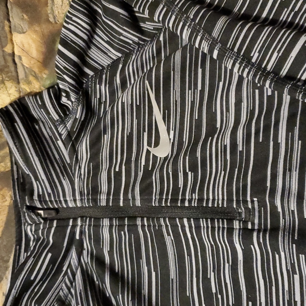 Nike Dri-Fit pullover - Picture 3 of 3
